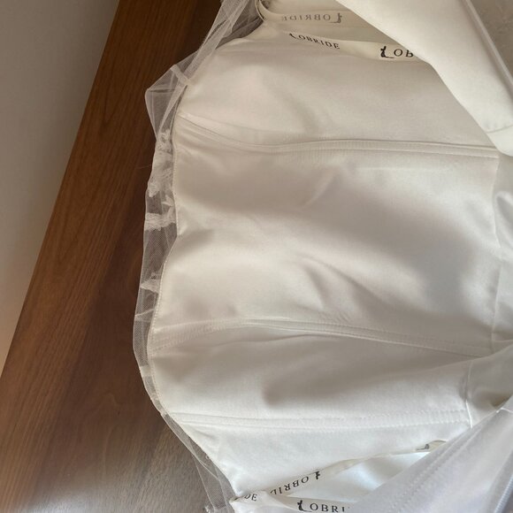 Dress: worn only for an hour - Picture 14 of 16